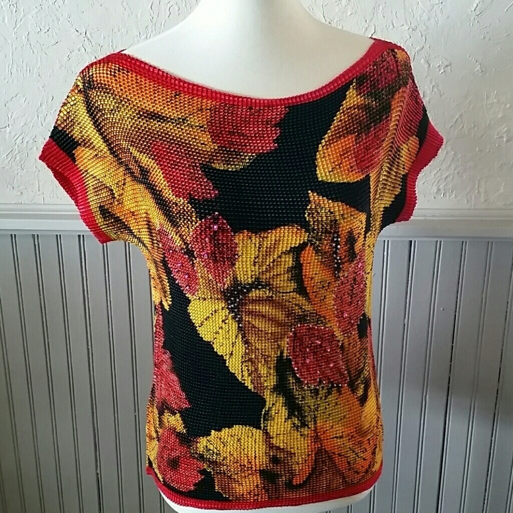 SCRUNCHY COLORFUL TOP